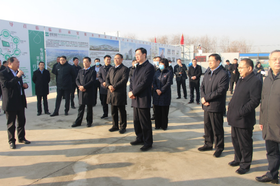 臨沂市常務(wù)副市長(zhǎng)侯曉濱一行到商貿(mào)服務(wù)型國(guó)家物流樞紐山東順和國(guó)際智慧物流園項(xiàng)目現(xiàn)場(chǎng)參觀(guān)調(diào)研